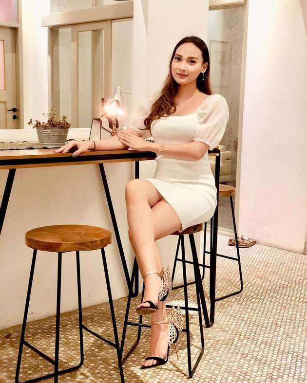 Potret Lycie Joanna Puteri Indonesia Intelegensia 2019 yang Dihujat Usai Jadi Calo Jual Tiket Coldplay, Bangga Follower Naik!