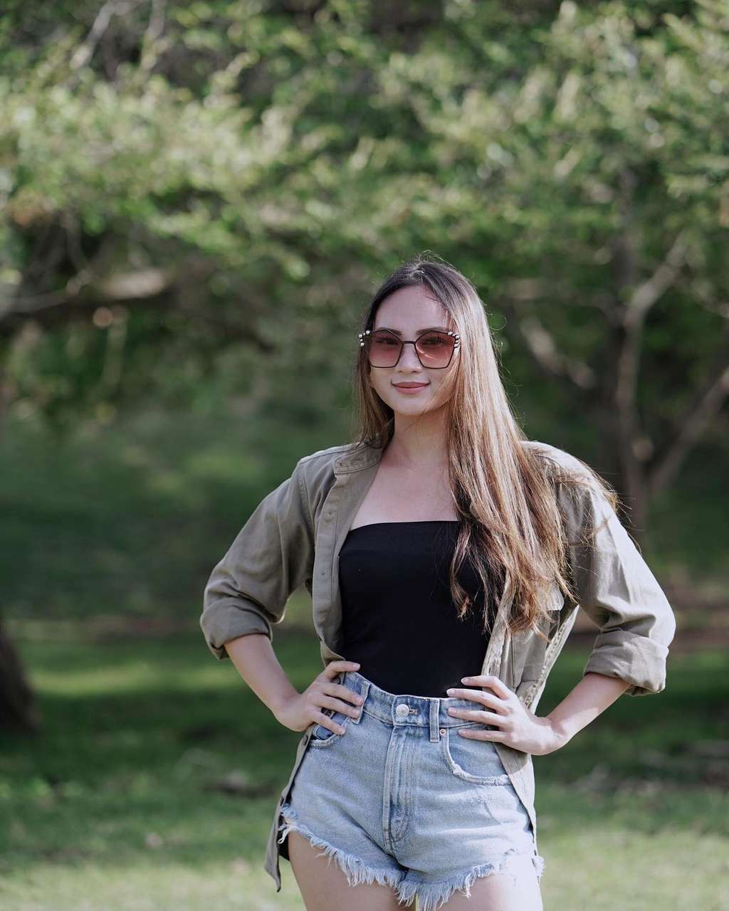 Potret Lycie Joanna Puteri Indonesia Intelegensia 2019 yang Dihujat Usai Jadi Calo Jual Tiket Coldplay, Bangga Follower Naik!