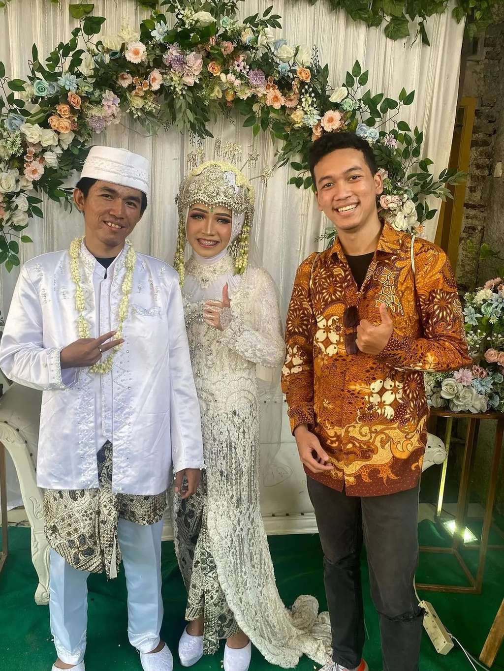 10 Potret Pernikahan Tiko & Kekasih, Dulu Viral Rawat Ibu Eny di Rumah Terbengkalai, Jumlah Mahar Curi Perhatian!