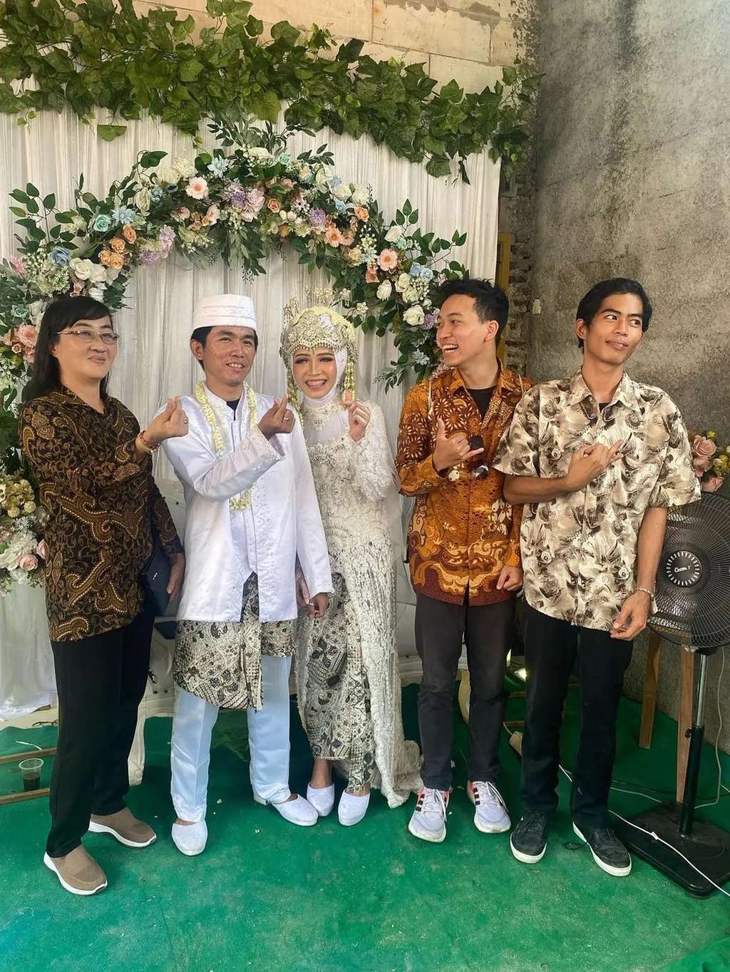 10 Potret Pernikahan Tiko & Kekasih, Dulu Viral Rawat Ibu Eny di Rumah Terbengkalai, Jumlah Mahar Curi Perhatian!