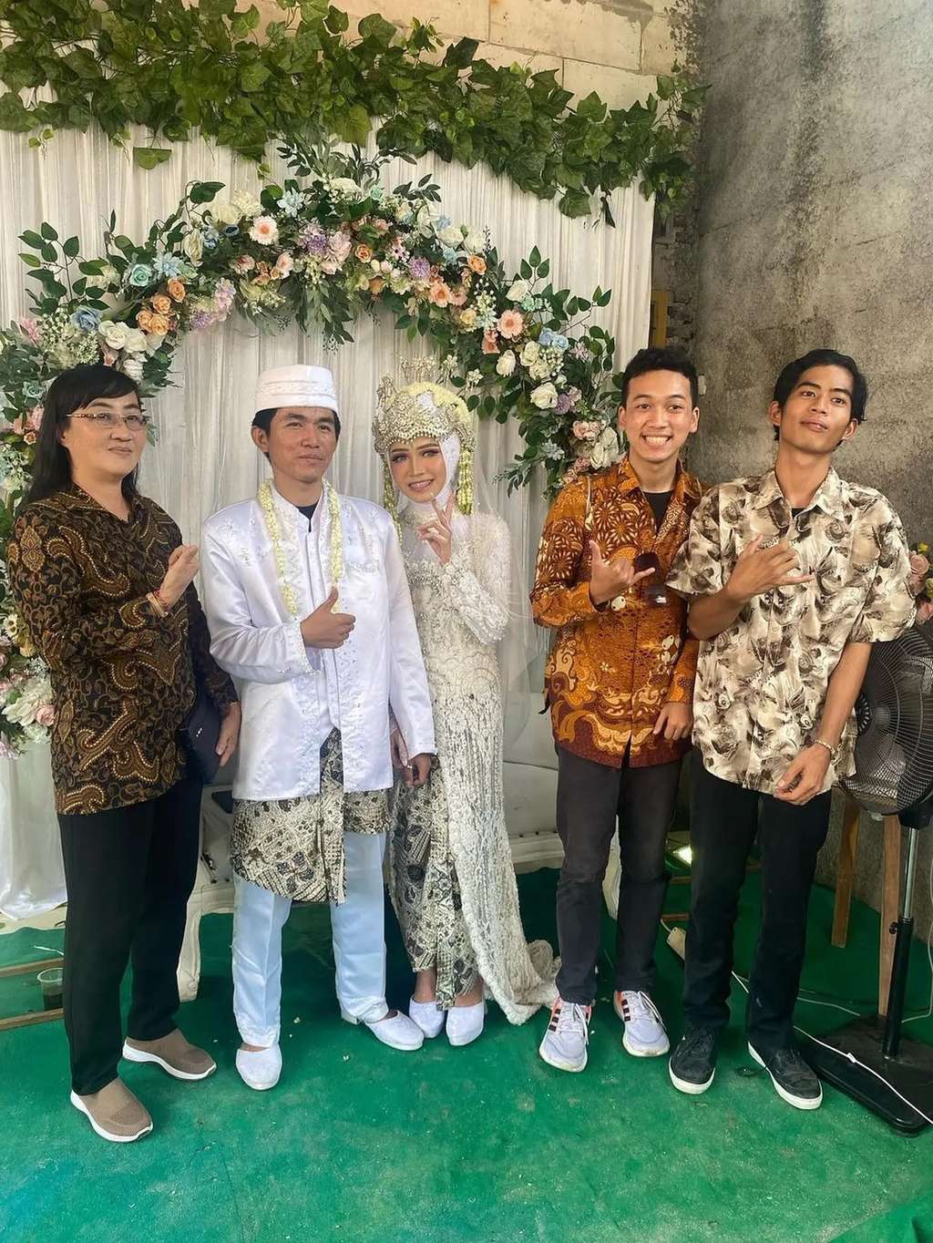 10 Potret Pernikahan Tiko & Kekasih, Dulu Viral Rawat Ibu Eny di Rumah Terbengkalai, Jumlah Mahar Curi Perhatian!