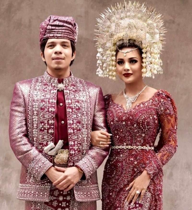 10 Adu Mewah Artis Nikah dengan Busana Minang, Enzy Storia Disebut Mirip Putri Kerajaan