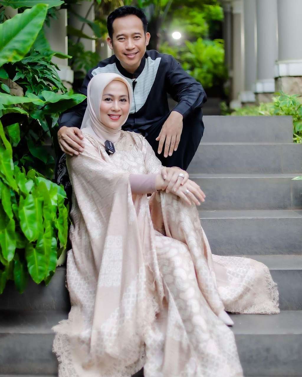 Tak Disangka, Penjual Baso Aci Ini Tinggal di Rumah Mewah Senilai Rp15 Miliar, Ternyata Sang Suami Selebriti Ternama!