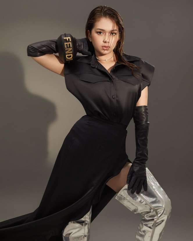 10 Adu Gaya Rebecca Klopper VS Adhisty Zara, Sama-Sama Kena Skandal Video Panas, Siapa Lebih Hot?