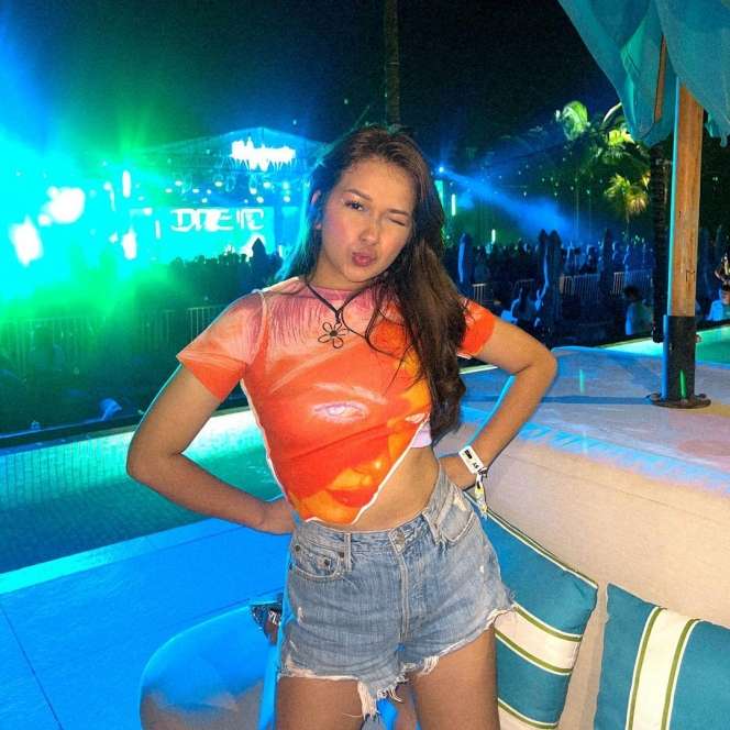 10 Adu Gaya Rebecca Klopper VS Adhisty Zara, Sama-Sama Kena Skandal Video Panas, Siapa Lebih Hot?
