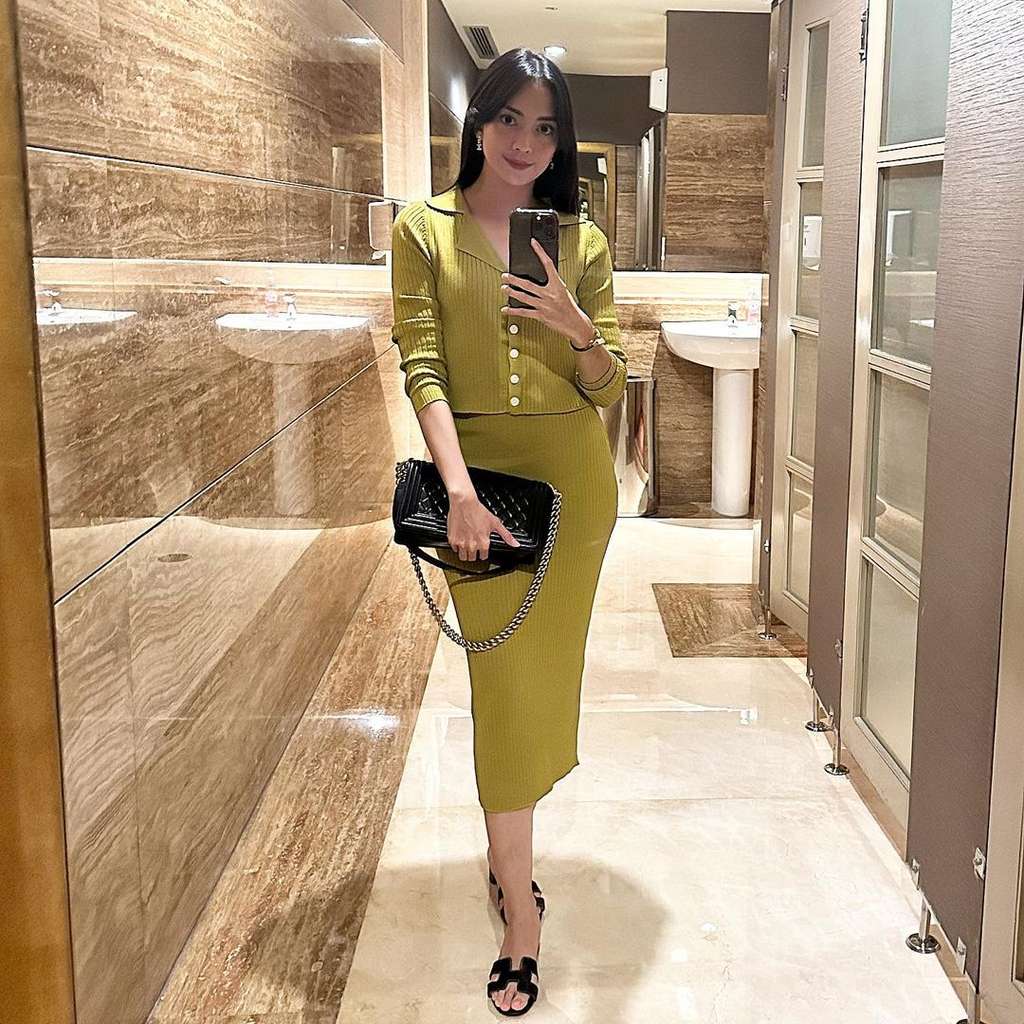 10 Adu Gaya Dhena Devanka VS Ririn Dwi Ariyanti, Dituding Pelakor yang Rebut Jonathan Frizzy, Mana Lebih Cantik?