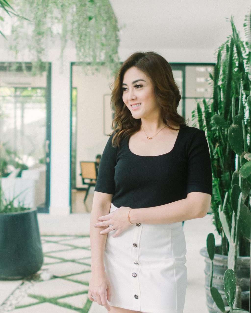 10 Adu Gaya Dhena Devanka VS Ririn Dwi Ariyanti, Dituding Pelakor yang Rebut Jonathan Frizzy, Mana Lebih Cantik?