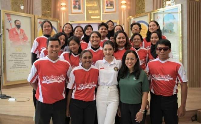 Kini Berprofesi Sebagai Staf Kemenpora, Gaya Stylish Mikha Tambayong Saat Ngantor Jadi Sorotan