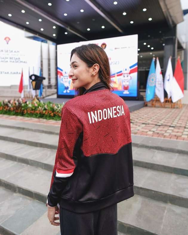 Kini Berprofesi Sebagai Staf Kemenpora, Gaya Stylish Mikha Tambayong Saat Ngantor Jadi Sorotan