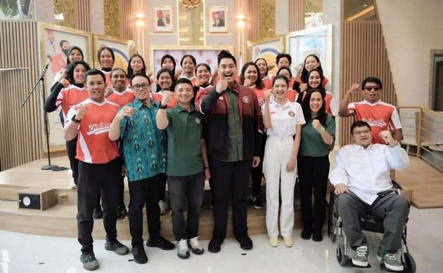 Kini Berprofesi Sebagai Staf Kemenpora, Gaya Stylish Mikha Tambayong Saat Ngantor Jadi Sorotan