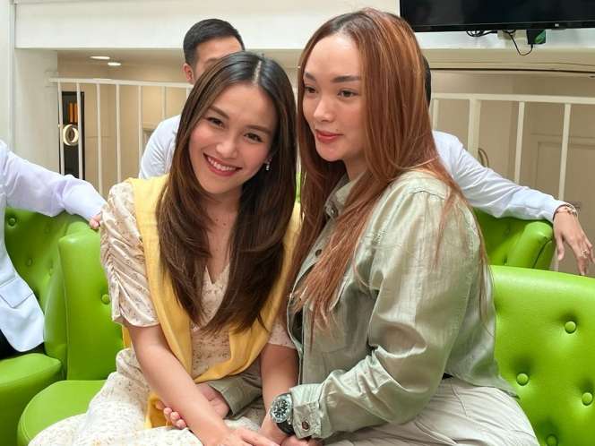 Enggak Masalah Soal Harga! Zaskia Gotik dan Ayu Ting Ting Kompak Perawatan Bareng