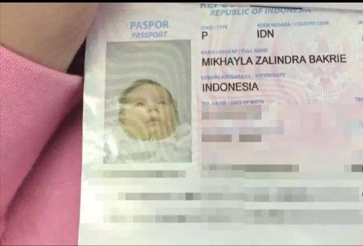 10 Foto Paspor Artis Indonesia yang Terekspos, Nana Mirdad Trending Topik Saking Sempurnanya!