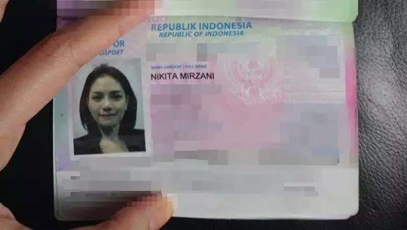 10 Foto Paspor Artis Indonesia yang Terekspos, Nana Mirdad Trending Topik Saking Sempurnanya!