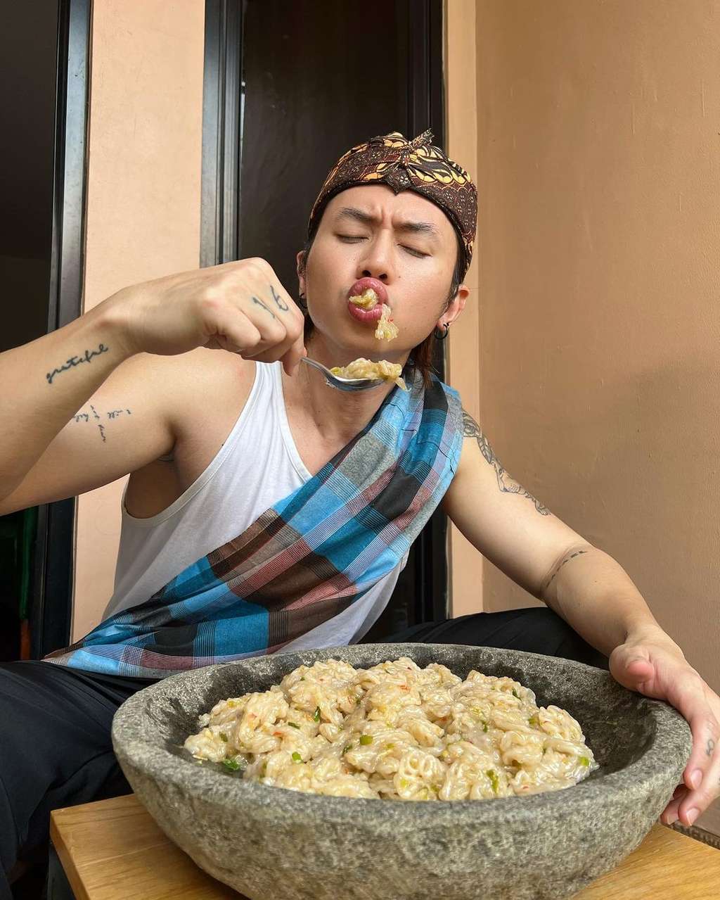 Potret Rafael Tan yang Kini Jadi `Mamang Seblak`, Netizen: Dulu Susah Digapai Sekarang Kayak Tetangga Depan Rumah!