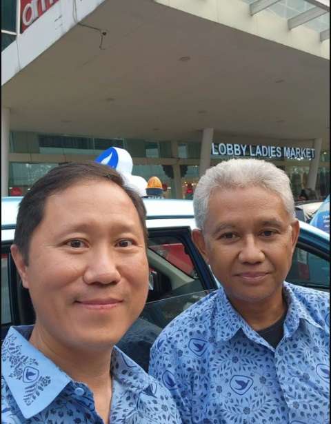 Potret Sigit Djokosoetono Bos Blue Bird Blusukan Jadi Sopir Taksi, Ikut Mangkal dan Bawa Penumpang!