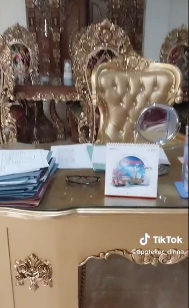 Viral Rumah Bak Istana di Gang Sempit Penuh Lumut, Bagai Surga Tersembunyi, Interior Serba Emas, Ini Potretnya