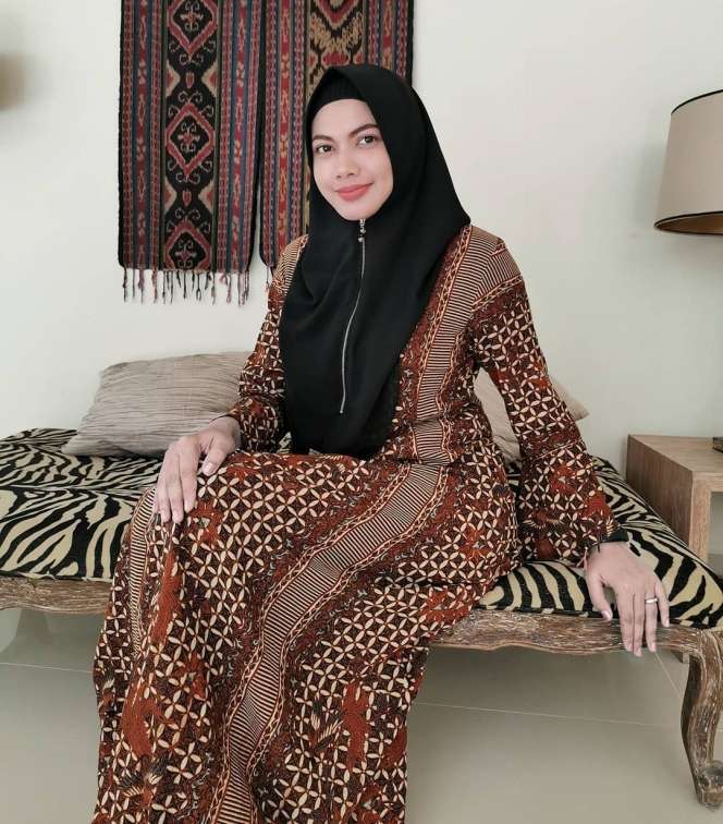 Deretan Mantan Istri Seleb Pria yang Jarang Tersorot, Ada yang Berpenampilan ABG