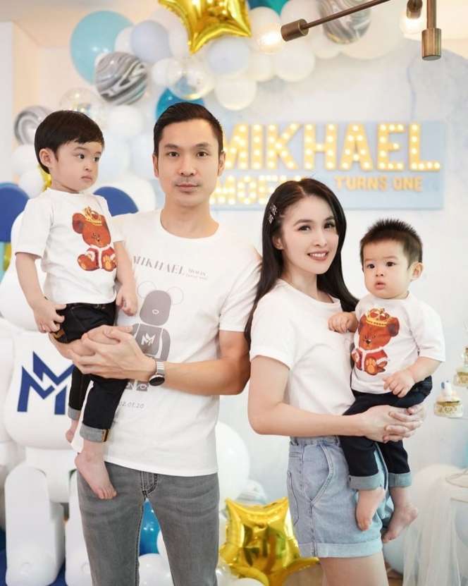 10 Artis Dicomblangin Teman Hingga Menikah, Raffi Ahmad Jadi Mak Comblang Anang-Ashanty