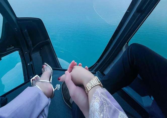 Potret Liburan Mahal ala Syahrini, Naik Helikopter Private Keliling Dubai
