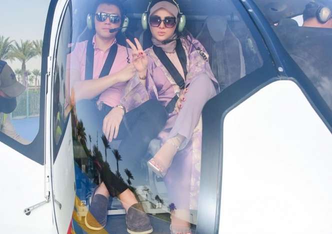 Potret Liburan Mahal ala Syahrini, Naik Helikopter Private Keliling Dubai