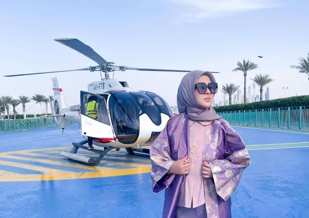 Potret Liburan Mahal ala Syahrini, Naik Helikopter Private Keliling Dubai