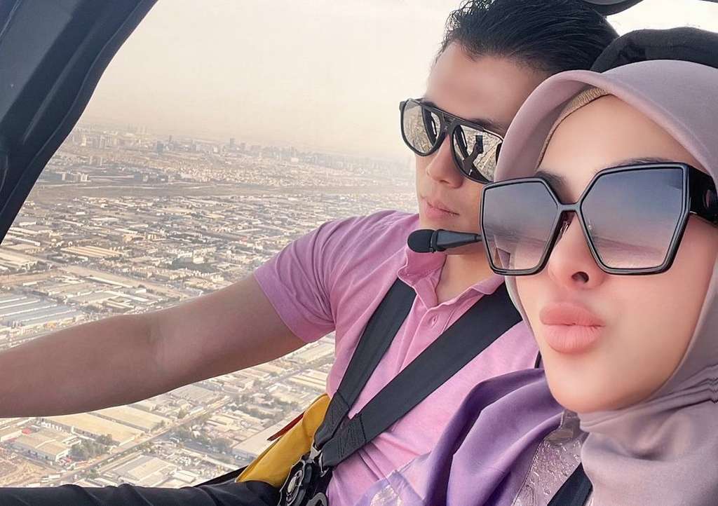 Potret Liburan Mahal ala Syahrini, Naik Helikopter Private Keliling Dubai