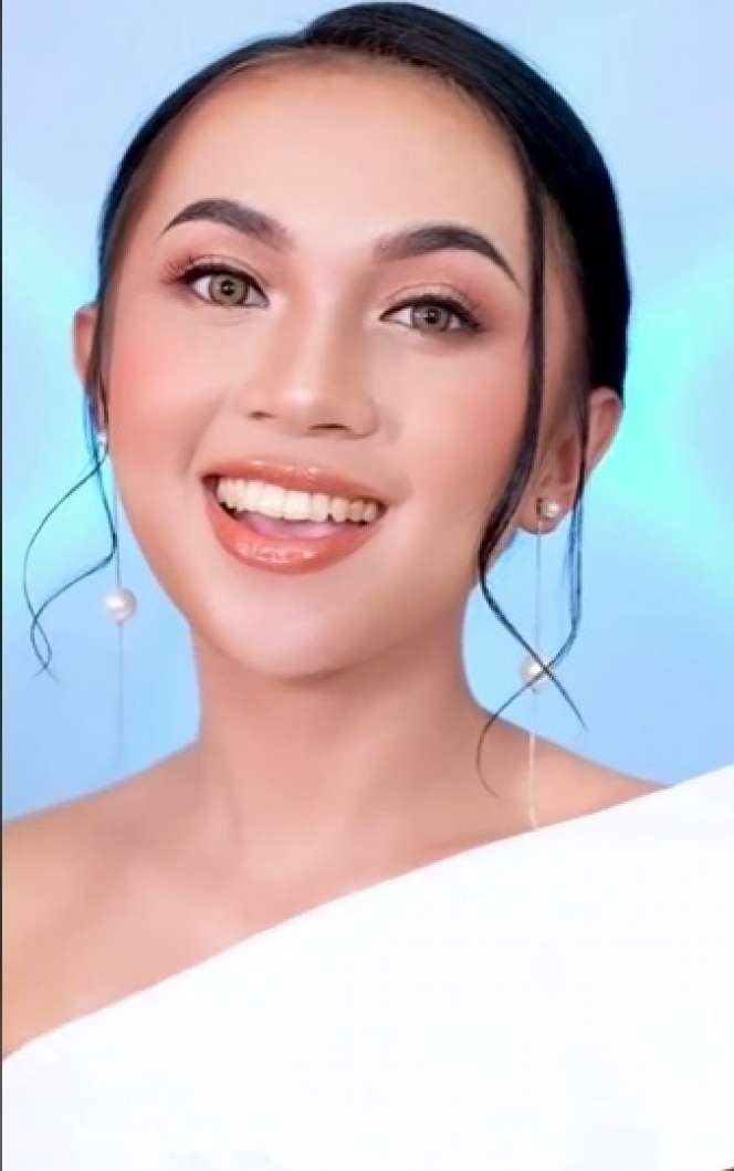 Wanita Polos Ini Dirias MUA ala Artis, Hasilnya Diluar Dugaan, Ternyata Mirip Penyanyi Terkenal!