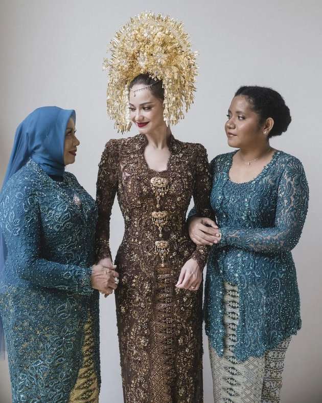 Potret Casey Paquita Adik Enzy Storia yang Jadi Sorotan