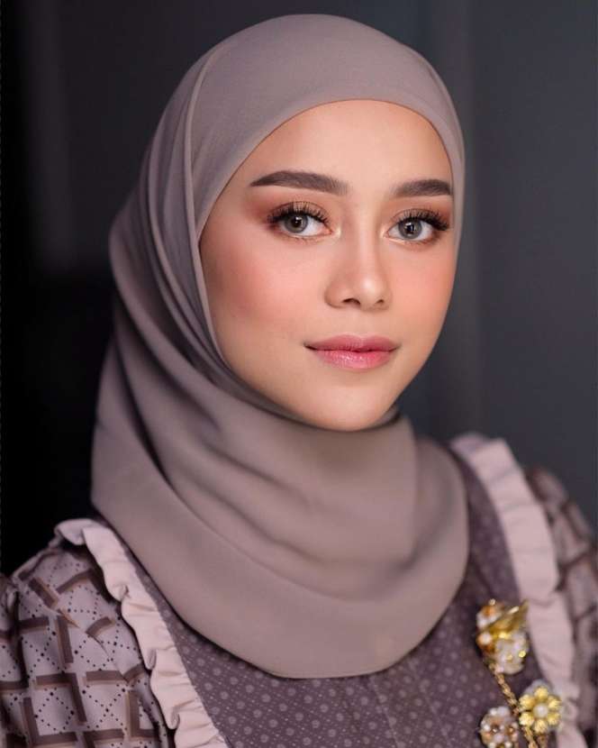Sederet Gaya Hijab Lesty Kejora yang Tuai Pro Kontra Netizen, Dianggap Kurang Etis Hingga Tak Sepenuhnya Tutup Aurat!