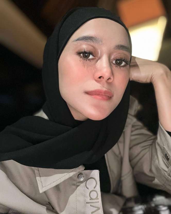 Sederet Gaya Hijab Lesty Kejora yang Tuai Pro Kontra Netizen, Dianggap Kurang Etis Hingga Tak Sepenuhnya Tutup Aurat!
