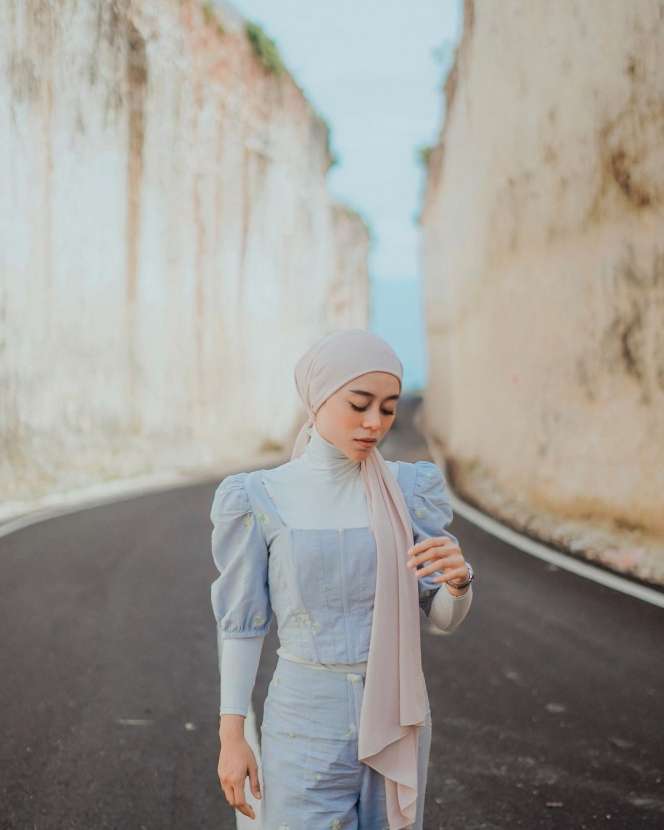 Sederet Gaya Hijab Lesty Kejora yang Tuai Pro Kontra Netizen, Dianggap Kurang Etis Hingga Tak Sepenuhnya Tutup Aurat!