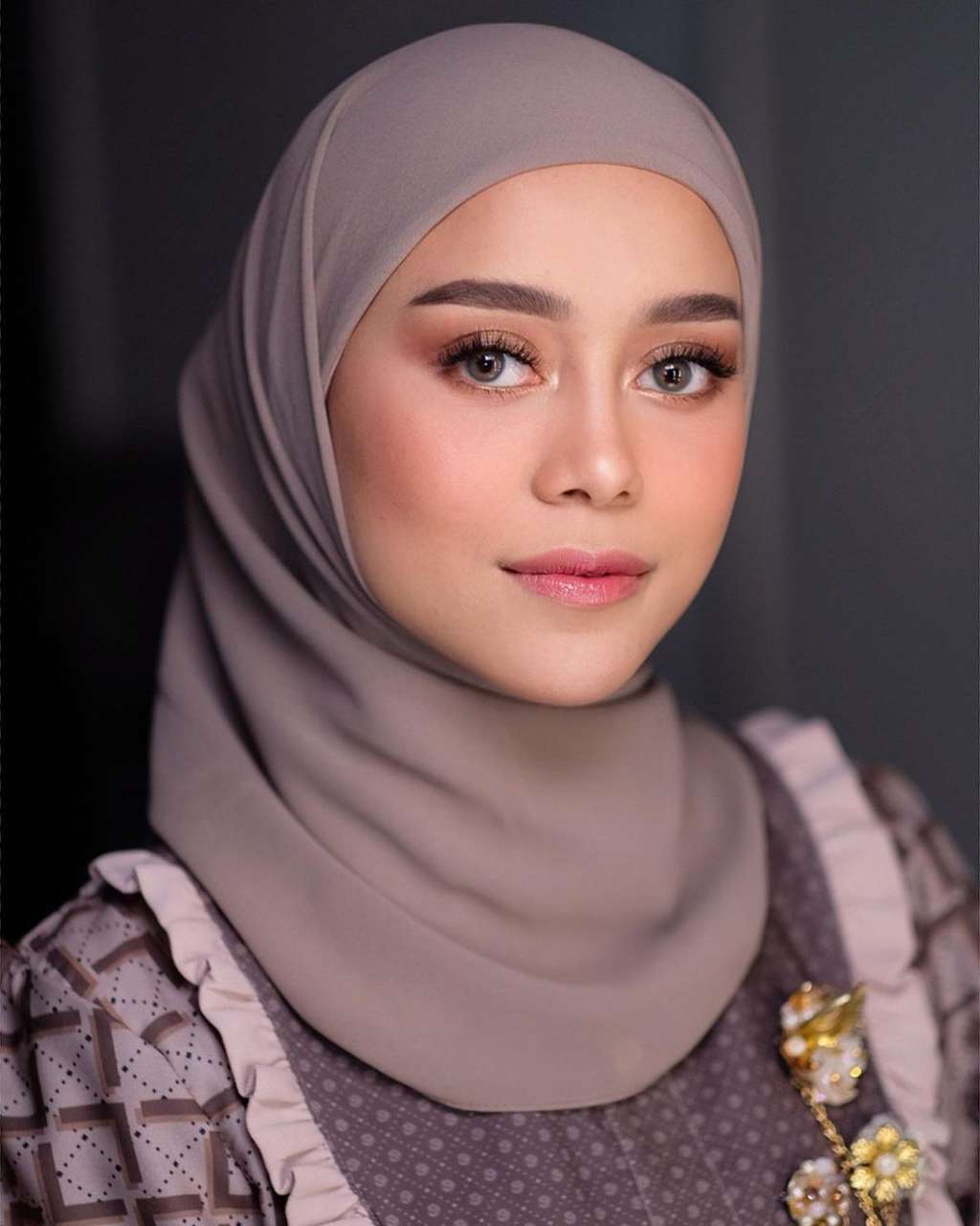 Sederet Gaya Hijab Lesty Kejora yang Tuai Pro Kontra Netizen, Dianggap Kurang Etis Hingga Tak Sepenuhnya Tutup Aurat!