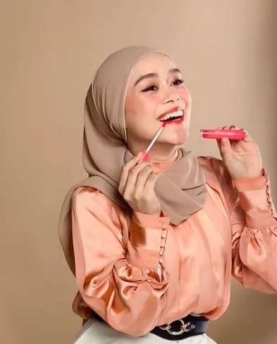 Sederet Gaya Hijab Lesty Kejora yang Tuai Pro Kontra Netizen, Dianggap Kurang Etis Hingga Tak Sepenuhnya Tutup Aurat!