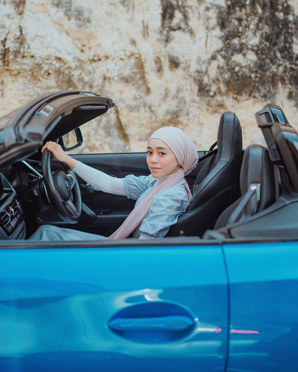 Sederet Gaya Hijab Lesty Kejora yang Tuai Pro Kontra Netizen, Dianggap Kurang Etis Hingga Tak Sepenuhnya Tutup Aurat!