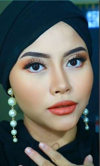 Wanita yang Dijuluki Seribu Wajah Ini Pamer Makeup Mirip Aurel Hermansyah, Hasilnya Malah Bikin Syok, Netizen: `Kayak Anak Kembar`