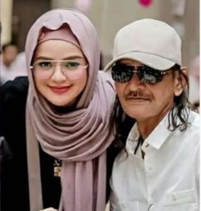 Nelayan Miskin Ini Ternyata Ayah dari Artis Terkenal, Rumahnya Sederhana Berdinding Triplek, Putrinya Hidup Mewah