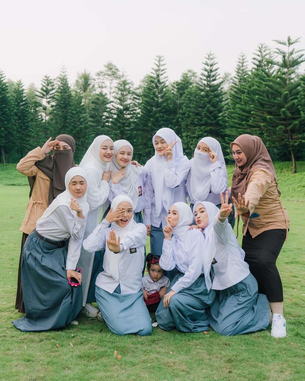 Pakai Seragam SMA, Potret Geng Butterfly Rayakan Ultah Sekaligus Arisan, Penampilan Dinda Hauw Bak Anak Sekolahan!