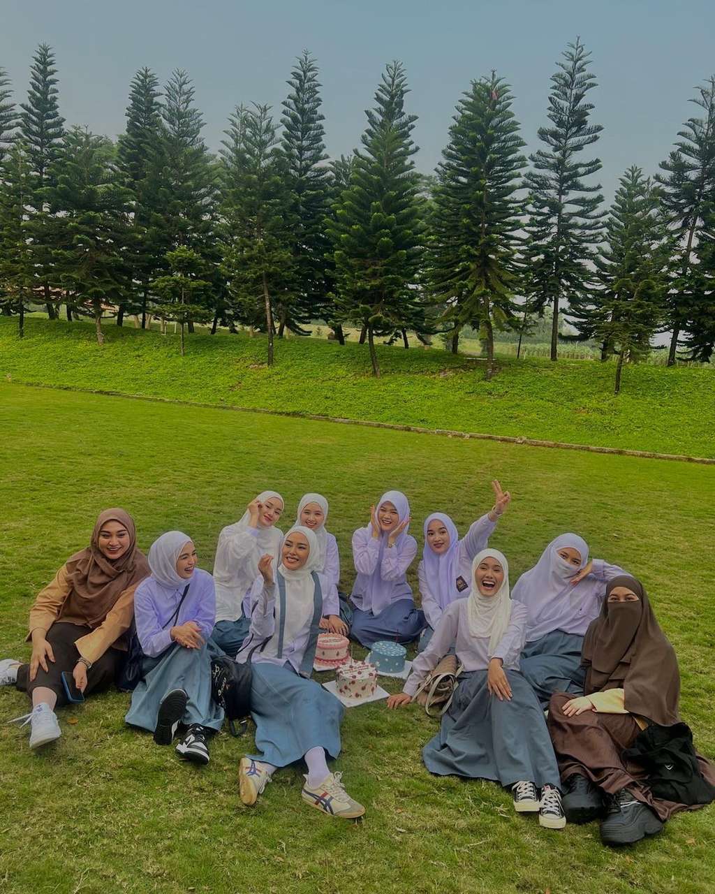 Pakai Seragam SMA, Potret Geng Butterfly Rayakan Ultah Sekaligus Arisan, Penampilan Dinda Hauw Bak Anak Sekolahan!