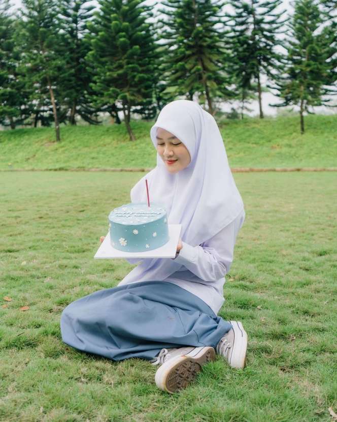 Potret Henny Rahman Istri Alvin Faiz Jadi Anak SMA di Momen Ulang Tahun