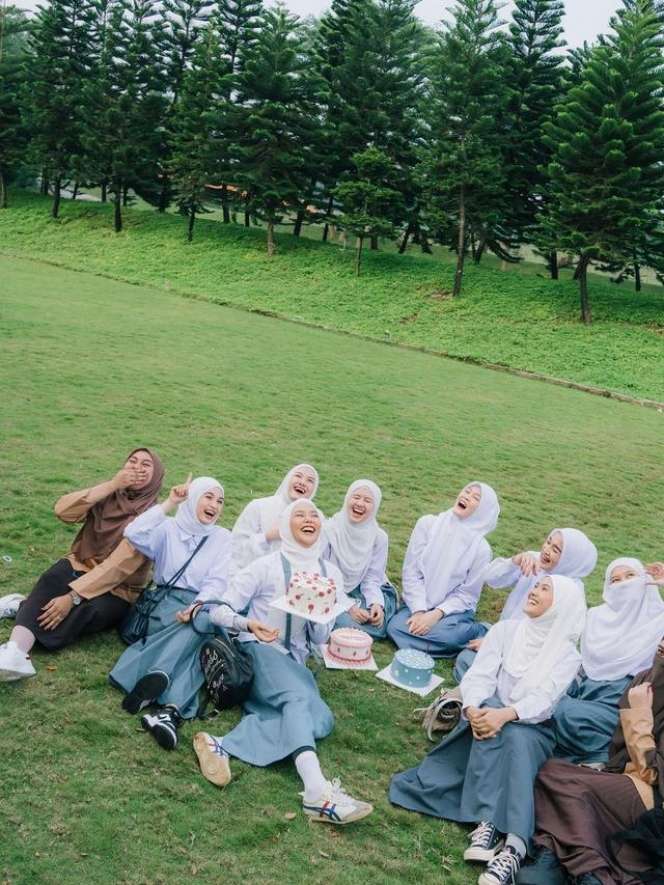 Potret Henny Rahman Istri Alvin Faiz Jadi Anak SMA di Momen Ulang Tahun