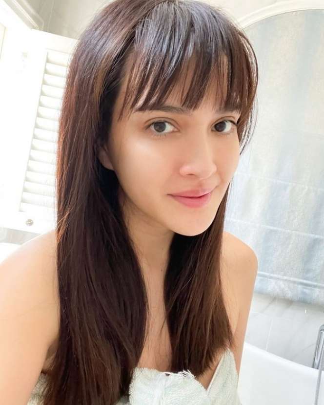 Bikin Melongo! Potret Polos Muka Bantal Shandy Aulia  