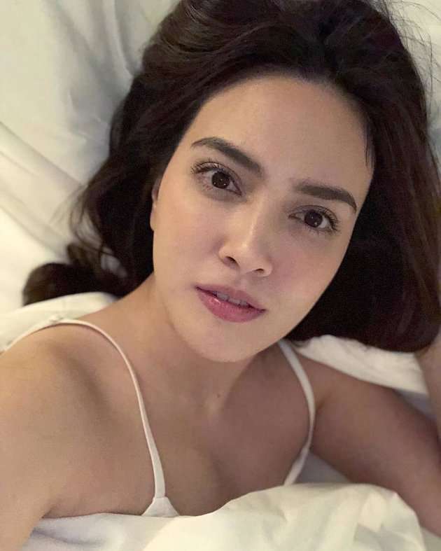 Bikin Melongo! Potret Polos Muka Bantal Shandy Aulia  