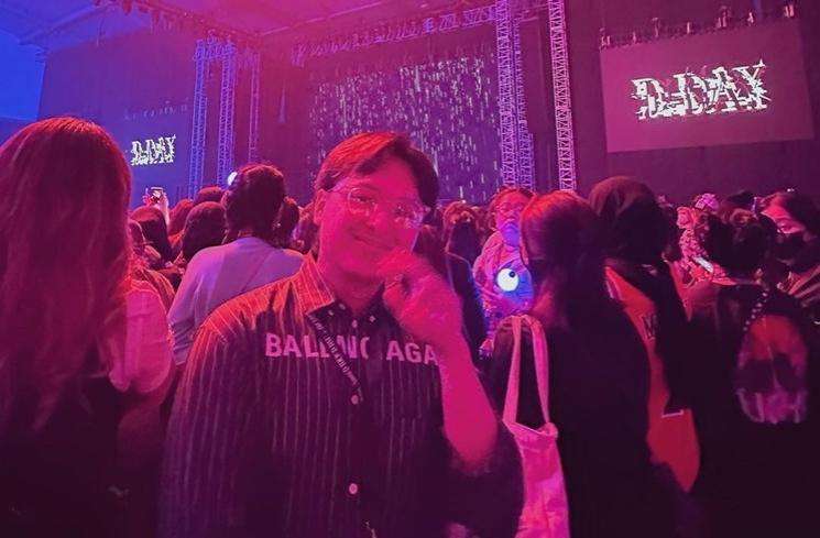 10 Gaya Artis Nonton Konser Suga BTS, Ada Menteri BUMN Erick Tohir, Gayanya Kpopers Abis!