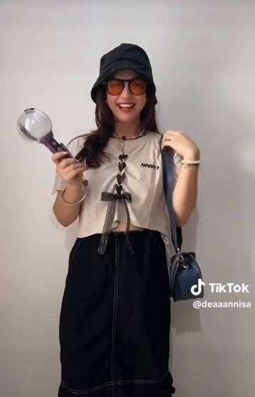 10 Gaya Artis Nonton Konser Suga BTS, Ada Menteri BUMN Erick Tohir, Gayanya Kpopers Abis!
