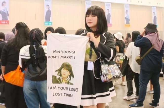 10 Gaya Artis Nonton Konser Suga BTS, Ada Menteri BUMN Erick Tohir, Gayanya Kpopers Abis!