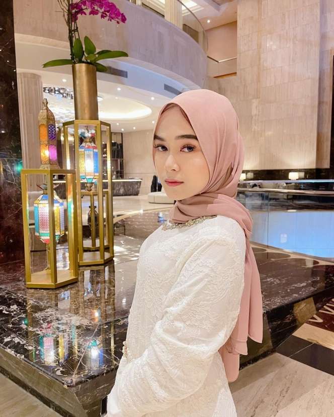 Potret Jelita Jely Penyanyi Bersuara Unik, Saat Bicara Imut Bak Anak Kecil, Ternyata Punya Bakat Luar Biasa!