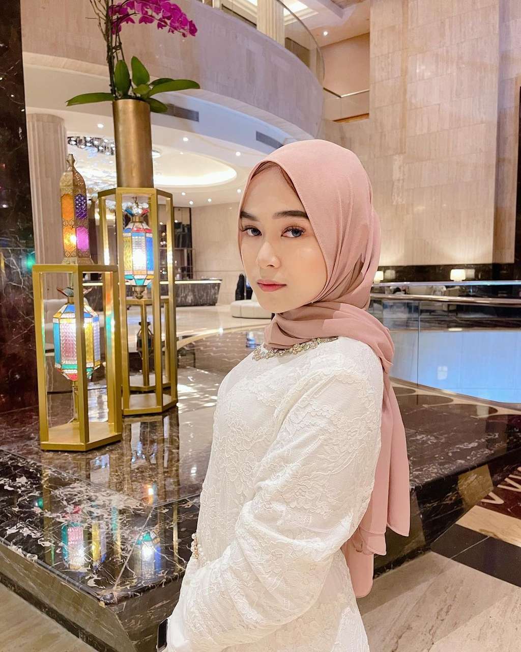 Potret Jelita Jely Penyanyi Bersuara Unik, Saat Bicara Imut Bak Anak Kecil, Ternyata Punya Bakat Luar Biasa!