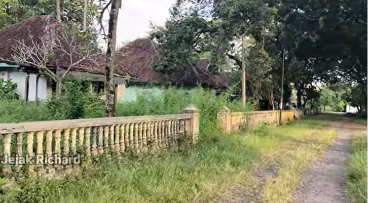 10 Potret Rumah Masa Kecil Ari Lasso yang Terbengkalai, Ada Sejak Zaman Belanda, Ngeri Banget!
