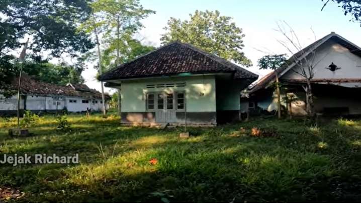 10 Potret Rumah Masa Kecil Ari Lasso yang Terbengkalai, Ada Sejak Zaman Belanda, Ngeri Banget!