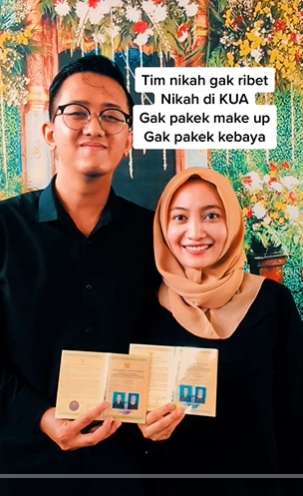 Viral Pasangan Nikah Hemat Cuma di KUA, Tidak Pakai Makeup dan Kebaya, Netizen : Pernikahan Teririt